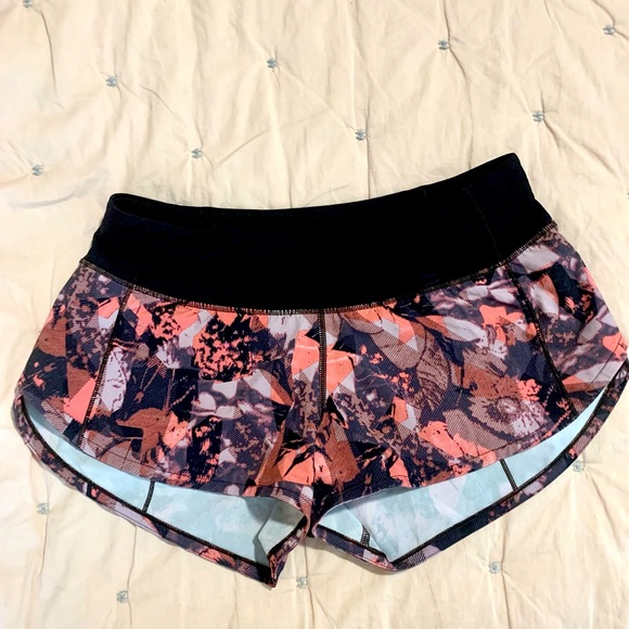 Lululemon speed shorts size 4 with 2.5” inseam - Picture 2 of 4